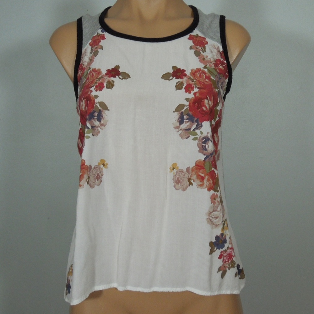 Xhilaration Floral Patterned Tank Top